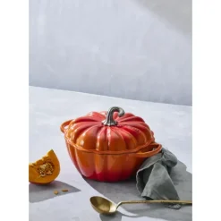 Cocotte en Fonte Citrouille 24 cm Volcanique Le Creuset