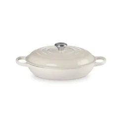 Faitout Meringue en Fonte avec Intérieur Sable 30 cm Le Creuset Signature