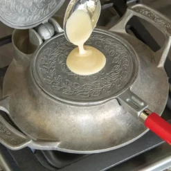 Gaufrier Norvégien Krumkake Fonte d'Aluminium Ø13 cm Nordic Ware