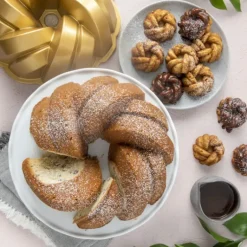 Moule à Gâteau Bundt Torsadé Gold Nordic Ware