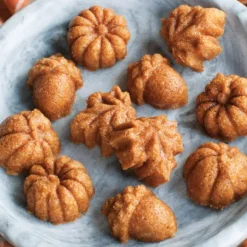 Moule à Gâteaux Gourmandises d'Automne (x12) Bronze Nordic Ware