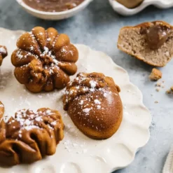 Moule à Gâteaux Gourmandises d'Automne (x16) Bronze Nordic Ware