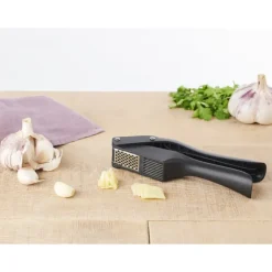 Presse et Tranche Ail Noir Mastrad