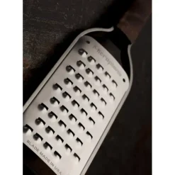 Râpe Très Gros Grains Master Manche en Bois Microplane