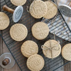 Tampons à Biscuits et Cookies Ronds Greetings (x3) Nordic Ware